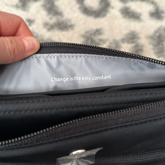 Lululemon parent crossbody with changing mat - Picture 5 of 6